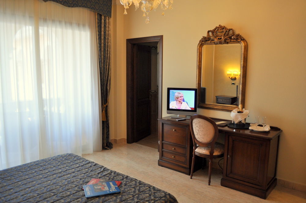 Grand Hotel President ออลเบีย ภายนอก รูปภาพ