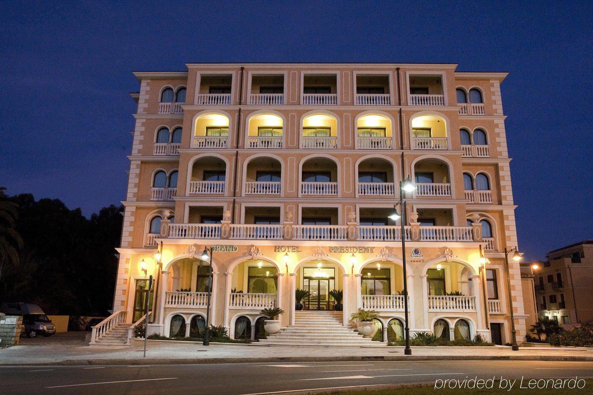 Grand Hotel President ออลเบีย ภายนอก รูปภาพ