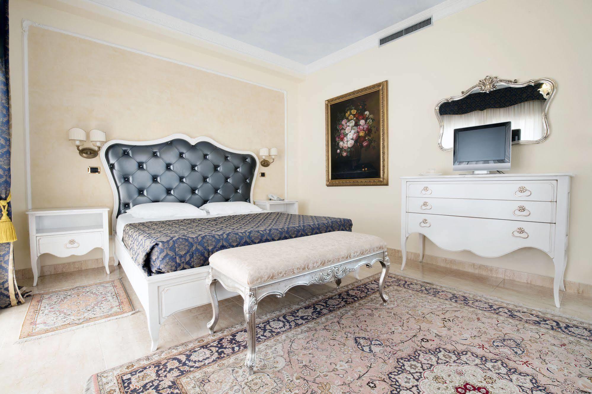 Grand Hotel President ออลเบีย ภายนอก รูปภาพ