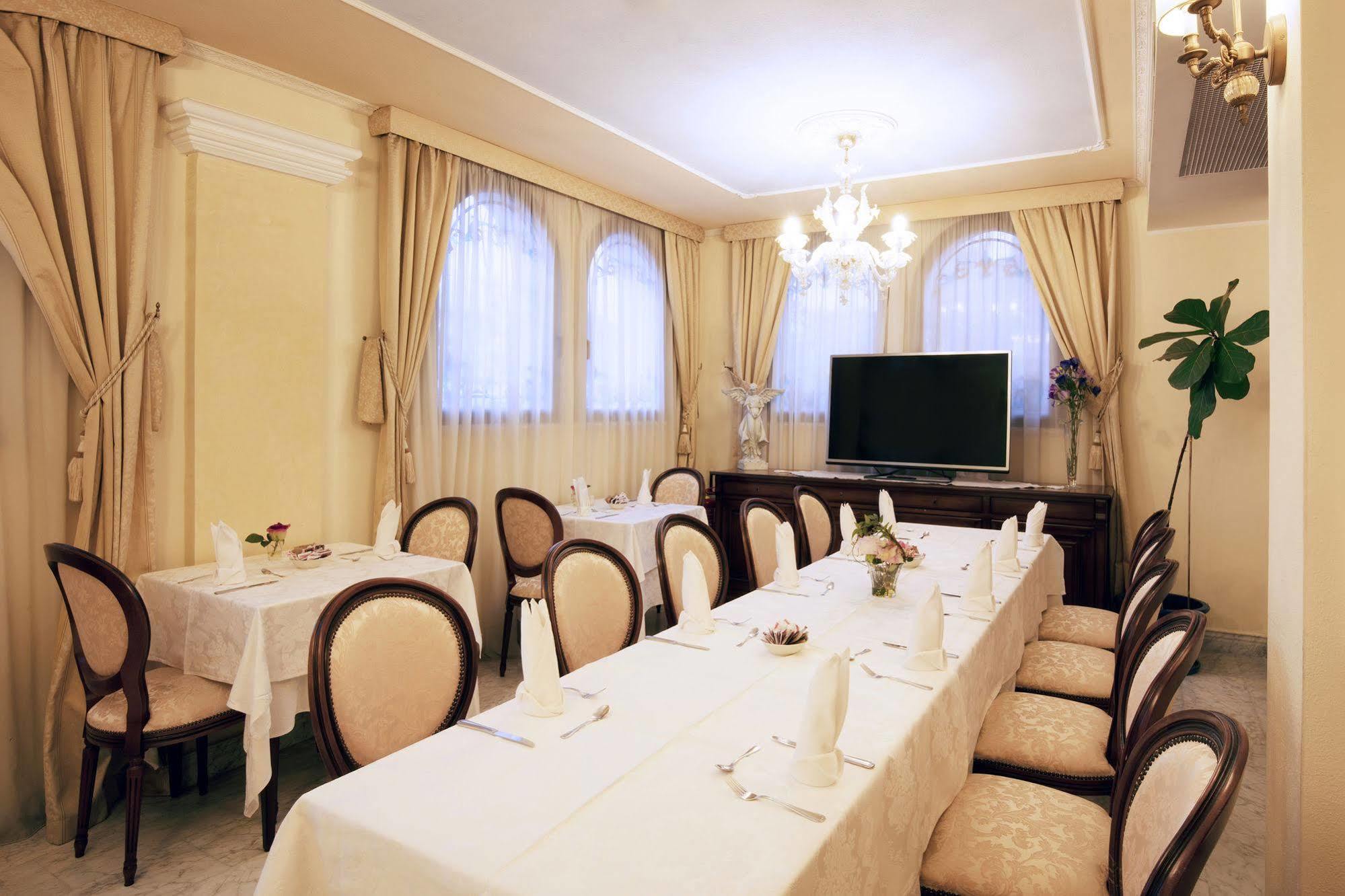 Grand Hotel President ออลเบีย ภายนอก รูปภาพ