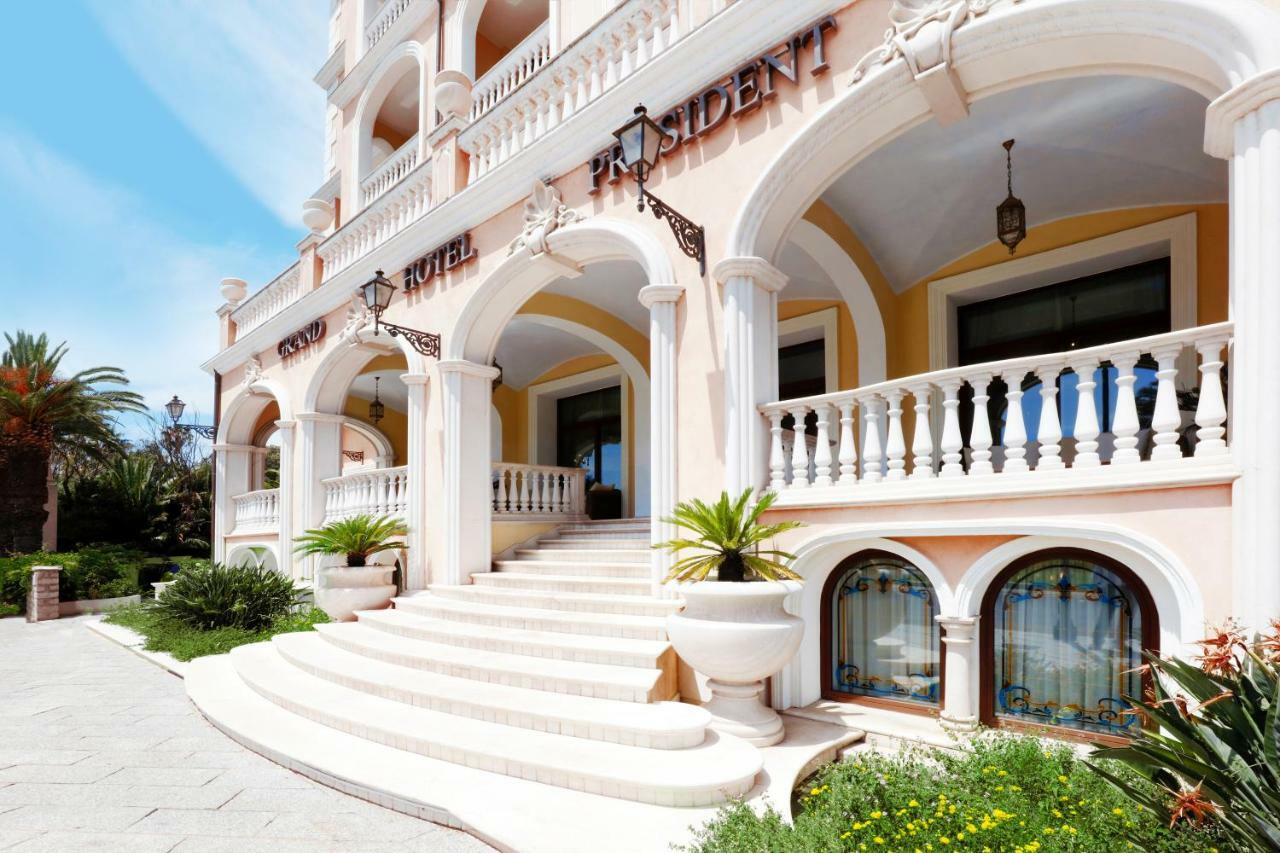 Grand Hotel President ออลเบีย ภายนอก รูปภาพ